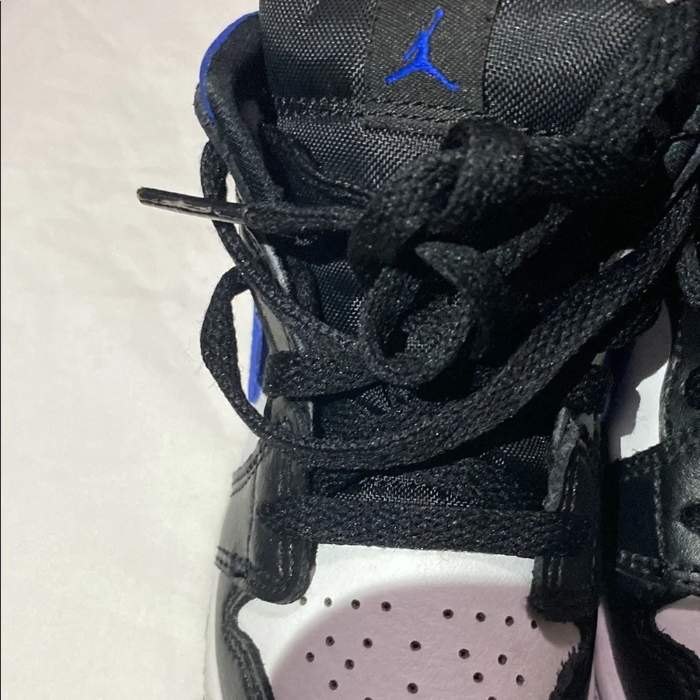 Nike Kids Black and Blue Sneakers size 7C